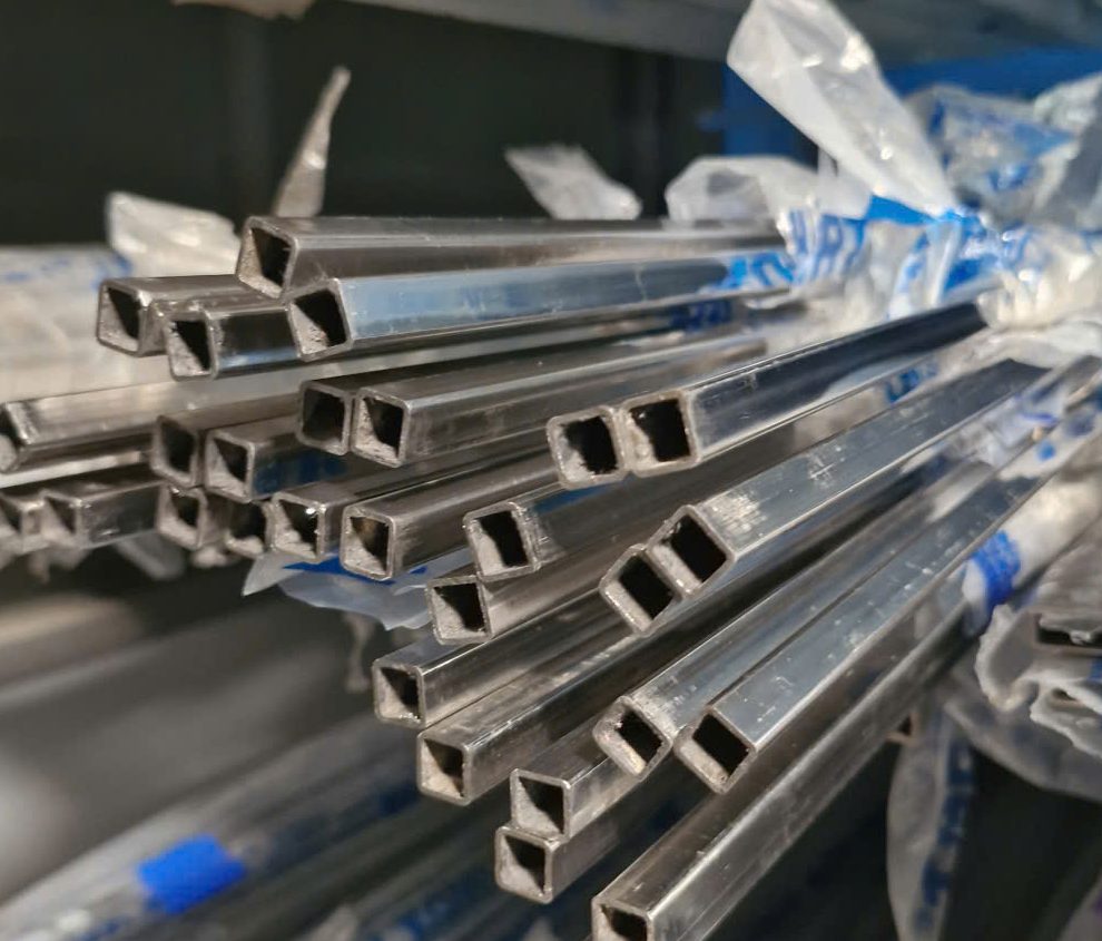 VUÔNG INOX 304 - 12 x 12mm 13 VUÔNG INOX 304 - 12 x 12mm - Ảnh 3