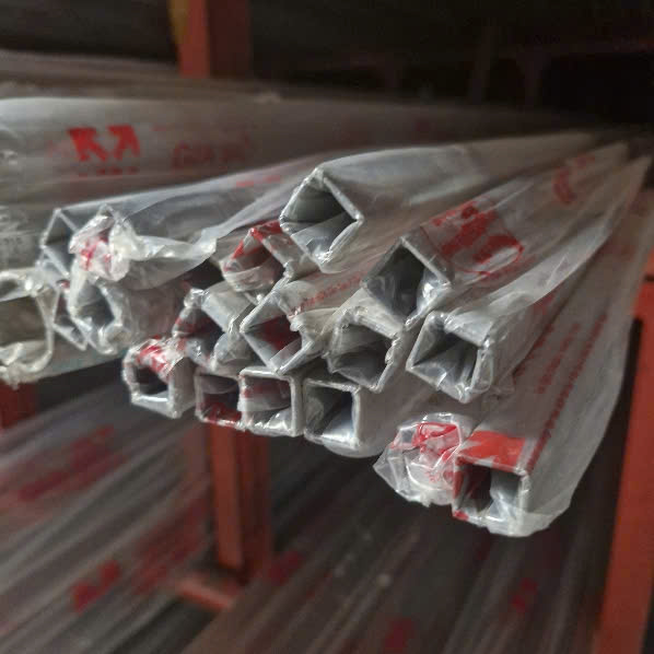 VUÔNG INOX 201 - 12.7 x 12.7mm 14 VUÔNG INOX 201 - 12.7 x 12.7mm - Ảnh 4